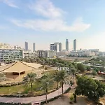 Livbnb - Homey 1B With Spacious Terrace In District 14, Jvc