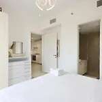 Livbnb - Homey 1B With Spacious Terrace In District 14, Jvc