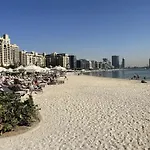 Fully-Equipped Studio Palm Jumeirah, Seven