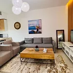 Private Rooms In 3 Bedroom Apartment Skynest Homes Marina Pinnacle