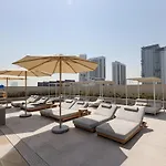 Stylish Studio At Berkeley Place By Ellington