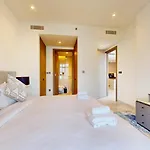 Stylish 1-Bedroom In Business Bay - Furnished - Canal & Burj Khalifa Views
