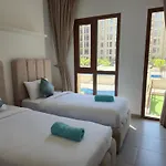 Bareez Bliss Retreat Elegant 2Br With Balcony, Pool & Park View