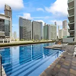 Burj Khalifa And Canal Views - Luxury Apartments For Rent In Dubai Business Bay