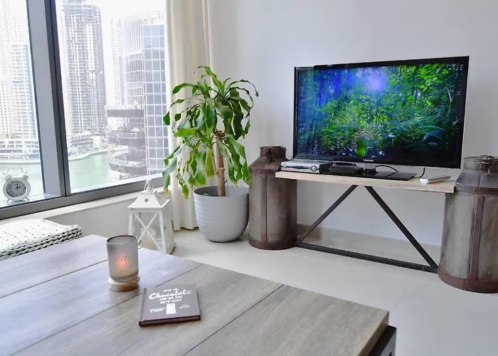 Stylish 1-Br Marina View Apt In Silverene Tower