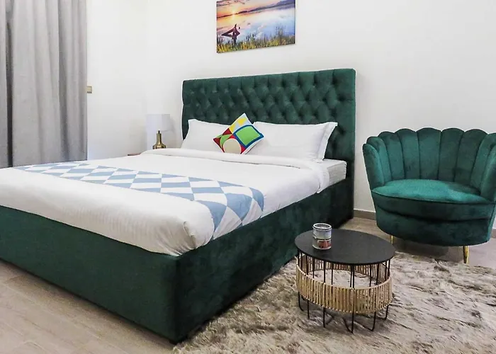 OYO 860 Home MAYA 4 TOWER - Studio, JVT