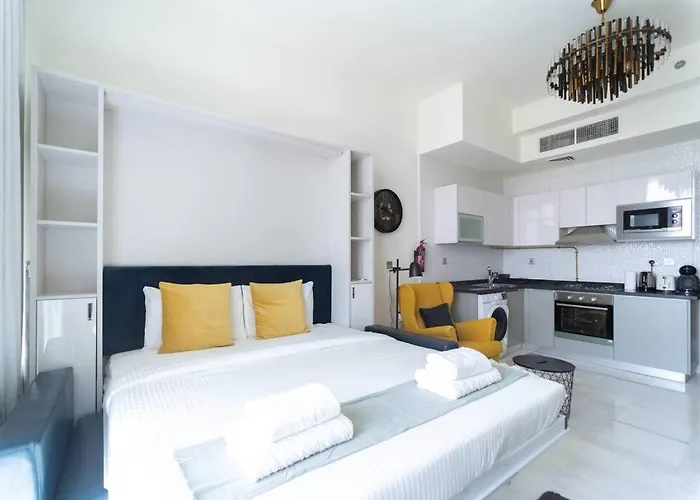 Cosy Studio With Luxurious Pool In Business Bay- Bayz Tower