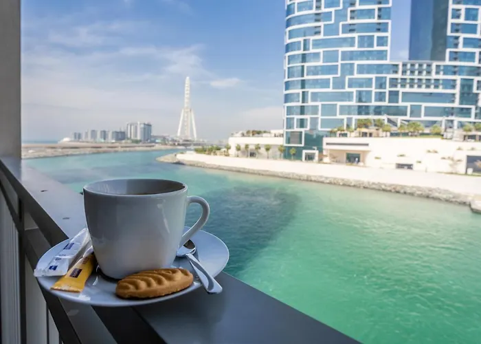 Waves Holiday Home - Waterfront Apartment With Breathtaking Sea Views