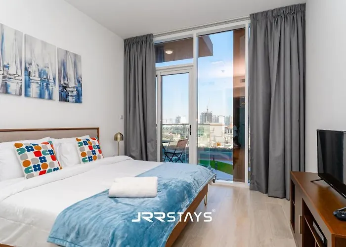 Stylish Studio - Panoramic Pool View - Jvc