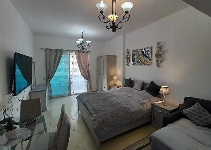 Diamond 2 Tower Marina Apartment