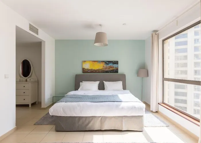 Spacious 1Br 5 Minutes From Beach