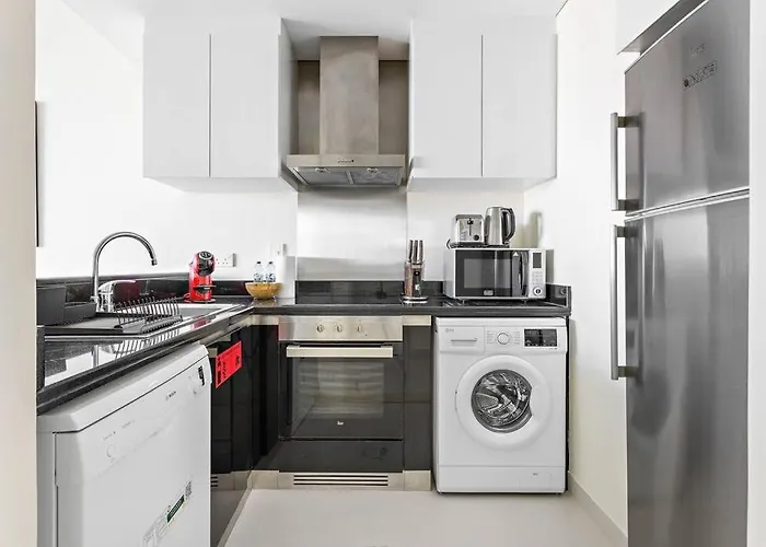 Stonetree - Damac Heights 1Br Apartment