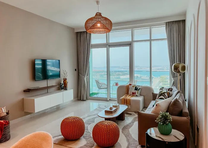 Oceanfront Escape: Stylish 1 Bedroom In Beachfront