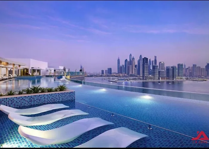Cozy Sea & Marina View Apt With Rooftop Pool & Private Beach In Palm Jumeirah, Steps To Nakheel Mall