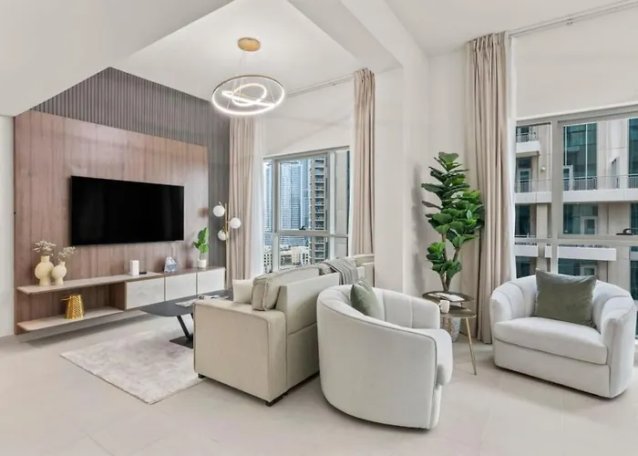 Stylish Upgraded 1 Bed Burj Khalifa Poolside View