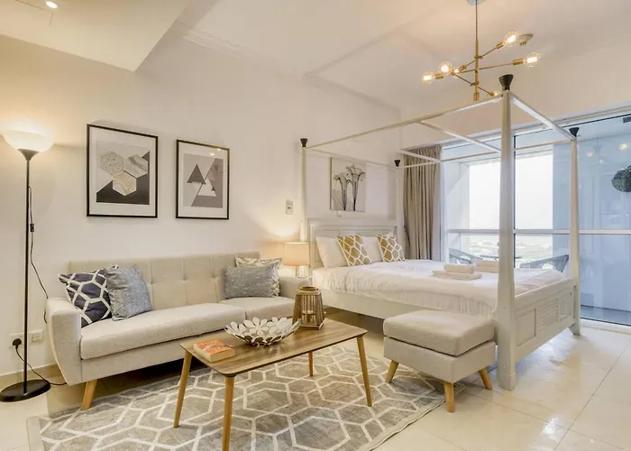 Guestready Holiday Homes - Cream & Grey