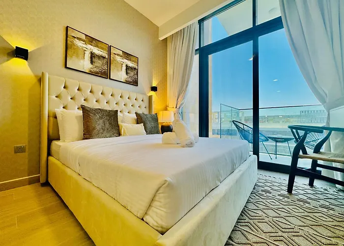 Venduras - Modern Chic Studio In Azizi Riviera