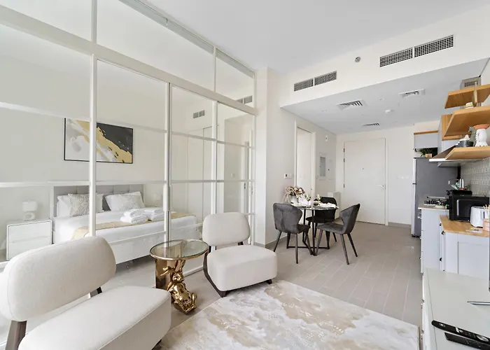 Chic 1 Bedroom Apartment At Golfville