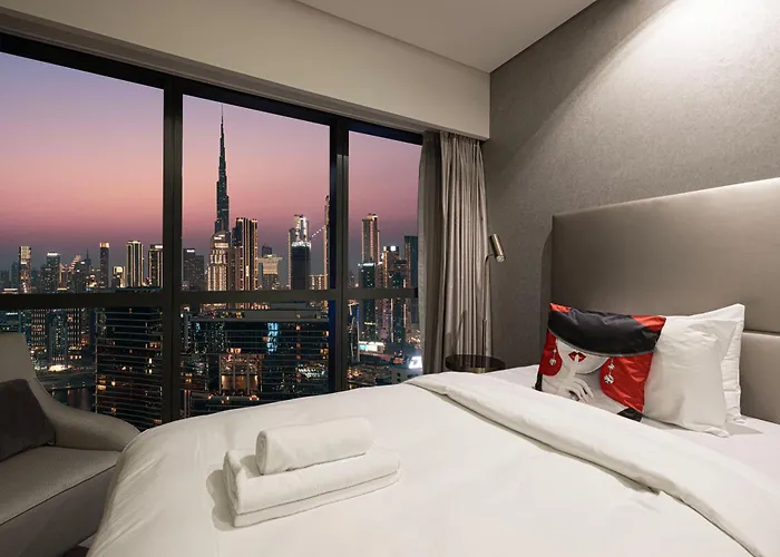Luxurious 2Bdr Apartment In Paramount Towers With Stunning Burj Khalifa Views