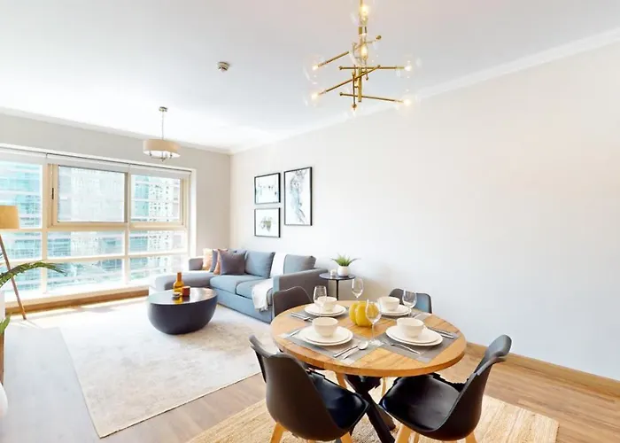 Marina Quays West - Modern One Bedroom In Marina