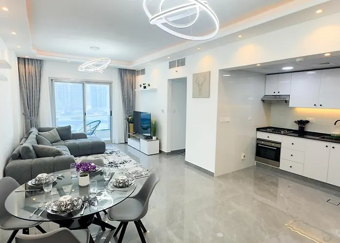 Dubai Marina- Cozy 2Bhk Apartment