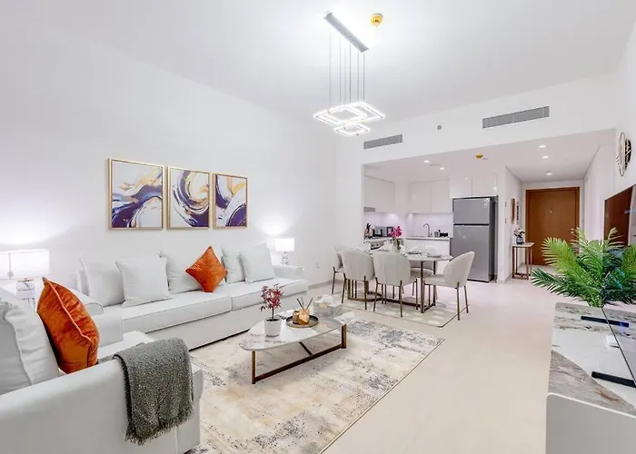 Luxurious 2Br Apartment With Burj Khalifa View