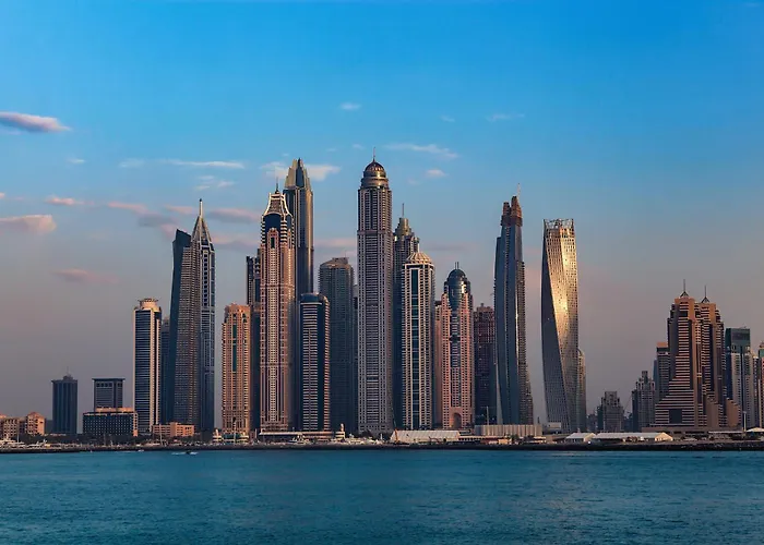 Lux Suite New 2 Bhk - Full Sea View - Marina - 5 Min To Beach - 100 Metres To Tram