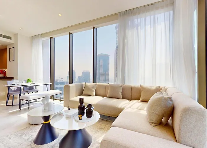 Stylish 1-Bedroom In Business Bay - Furnished - Canal & Burj Khalifa Views