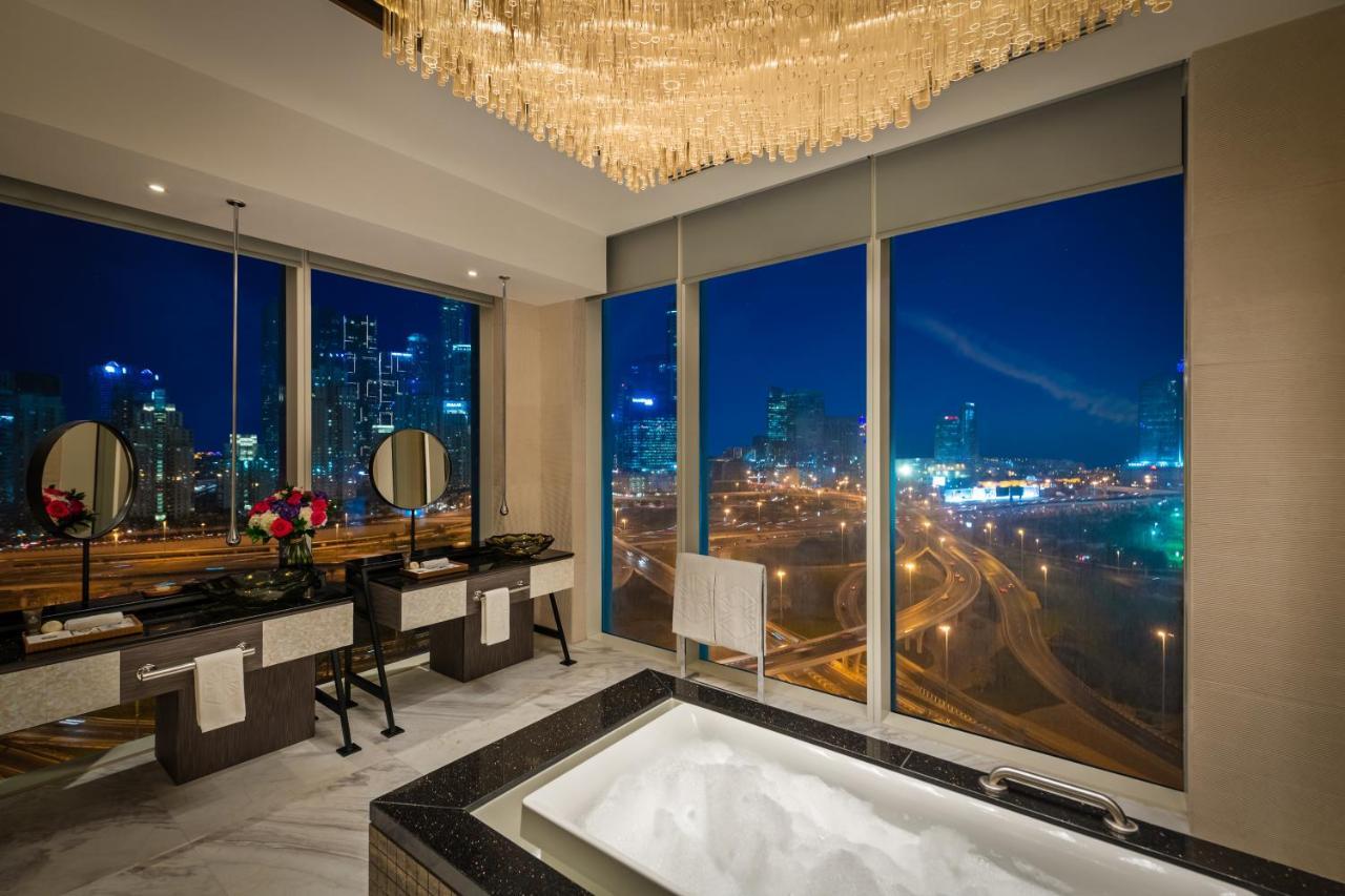 Taj Jumeirah Lakes Towers Hotel Dubai