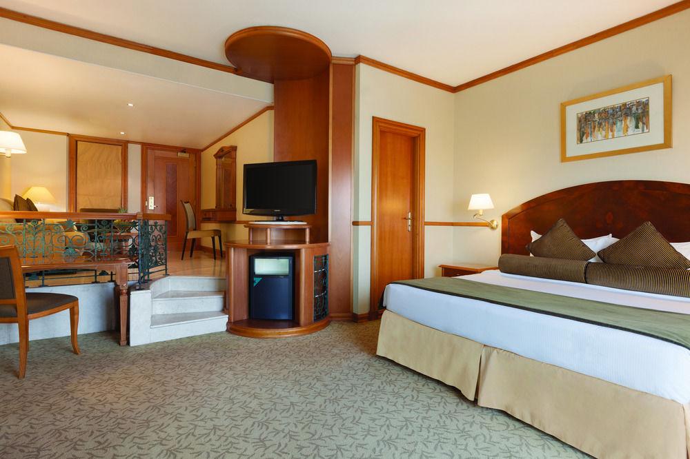 Ramada By Wyndham Deira Hotel 4*