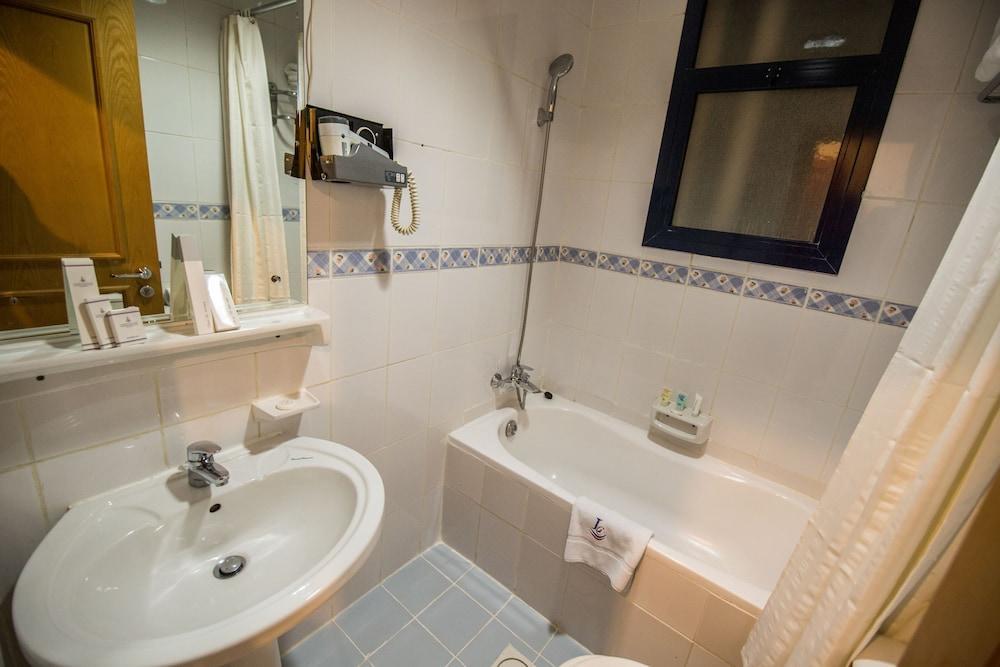 Aparthotel London Crown 1 3*