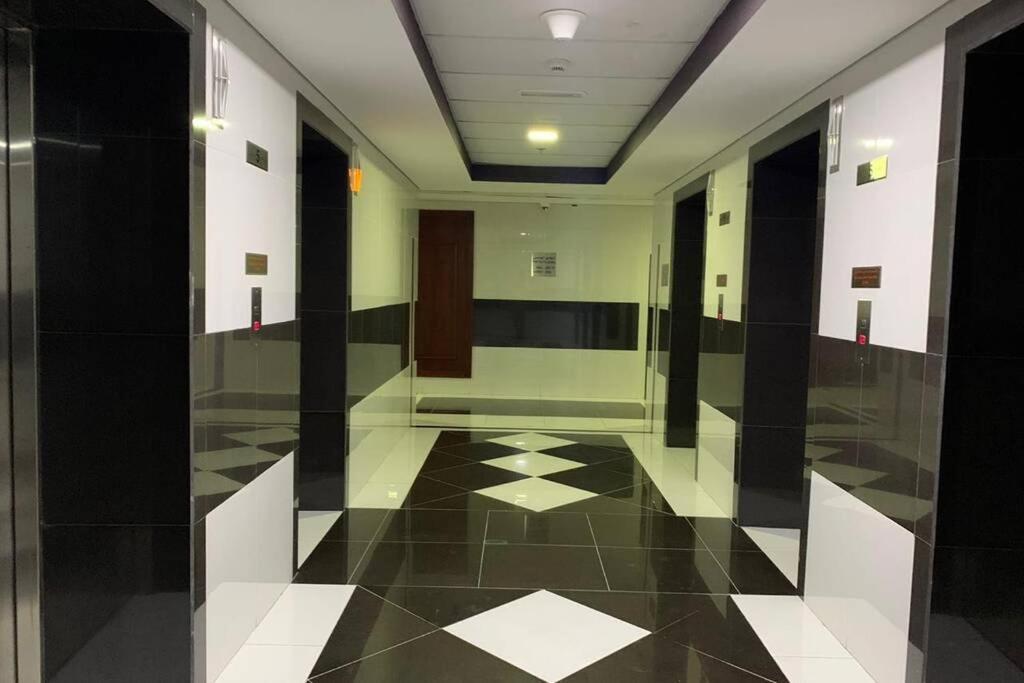 Apartamento Cozy 2bhk Near To Dmcc Metro Station -505 *