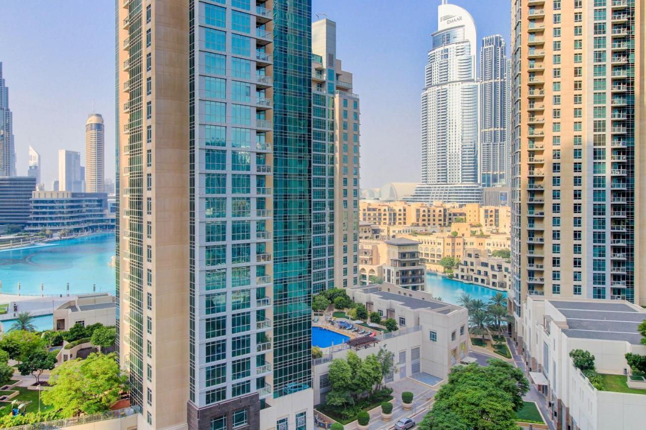 Apartment Durrani Homes - Luxurious Near Mall With Pool View