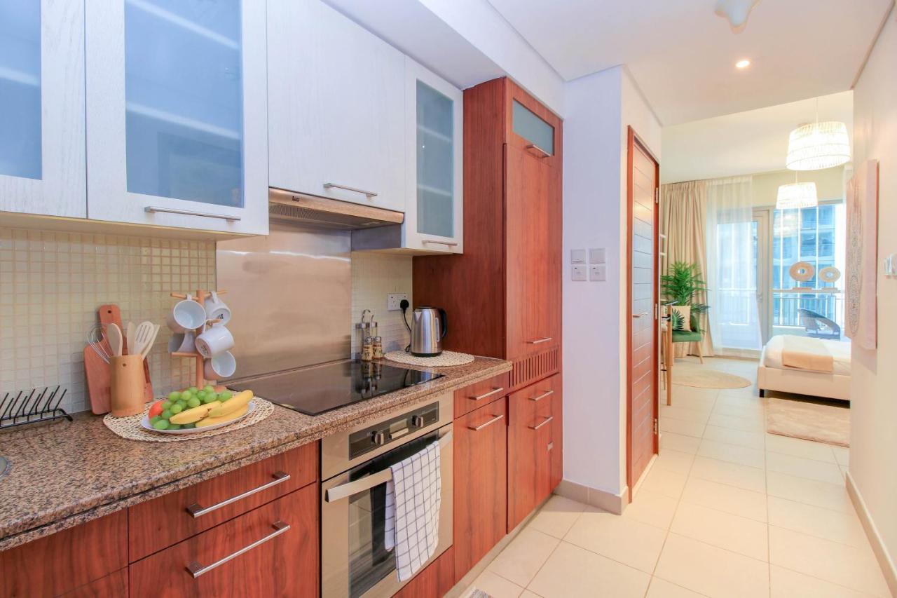 Durrani Homes - Luxurious Near Mall With Pool View Apartment