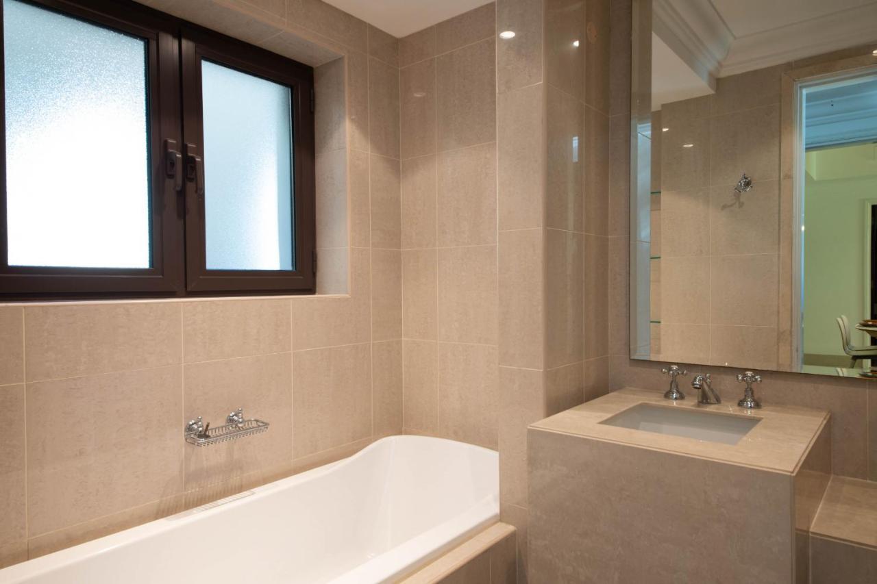 Apartamento Maison Privee - Opulent Apt Beside Mall W Burj Khalifa Views Dubái