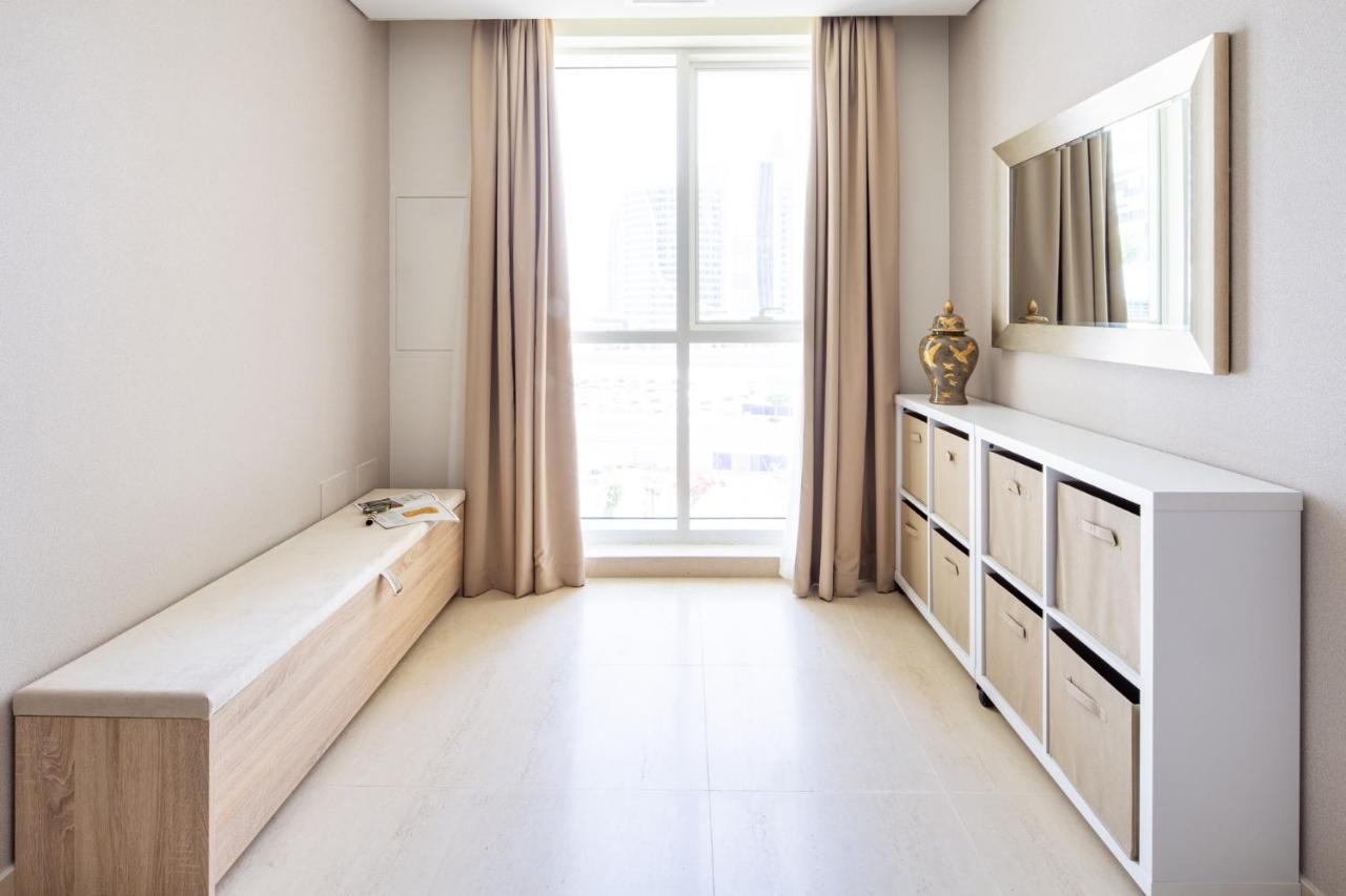 Frank Porter - Mon Reve Apartment