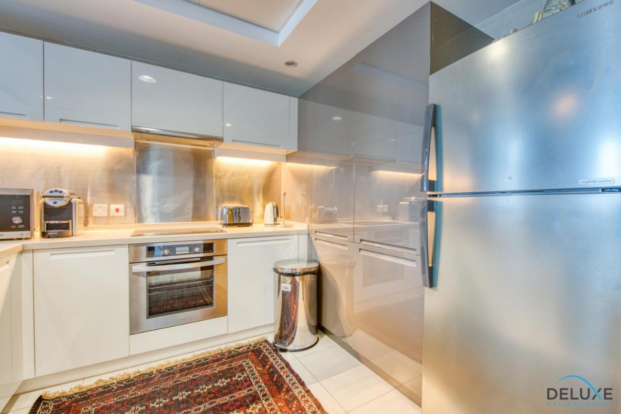 Close To Burj Khalifa & Mall With Relaxing Balcony, Claren Tower 1, Downtown By Deluxe Homes Appartement *
