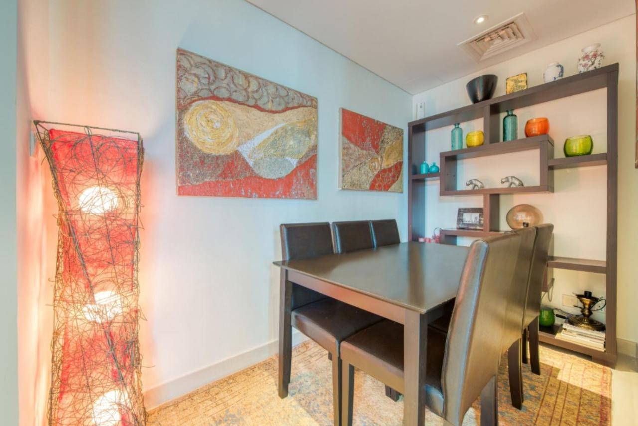 Close To Burj Khalifa & Mall With Relaxing Balcony, Claren Tower 1, Downtown By Deluxe Homes Appartement *
