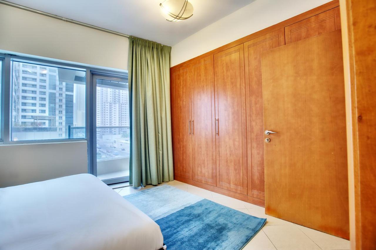 Apricus Holiday Homes - Beautiful 2 Bdrm Near Metro Dubai