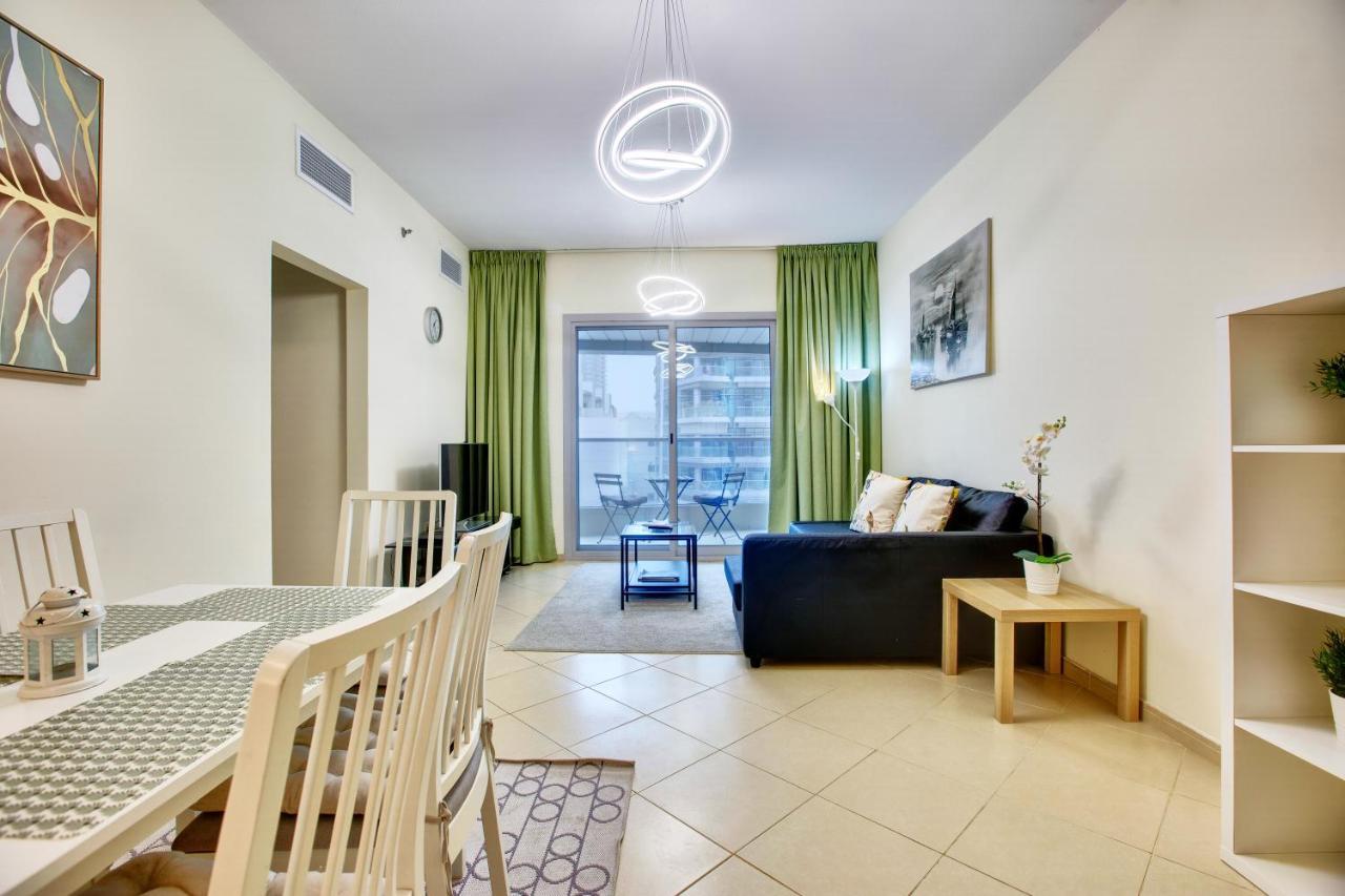 Apricus Holiday Homes - Beautiful 2 Bdrm Near Metro Apartment