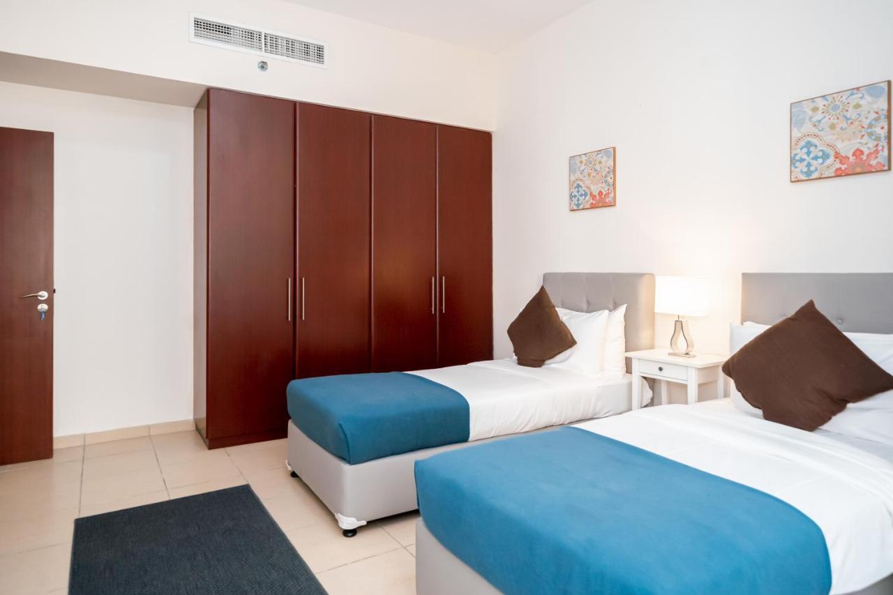 Higuests - Modern Apt In Jbr With Pool, Gym, And Kid's Area