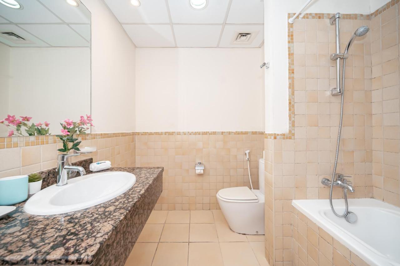 Higuests - Modern Apt In Jbr With Pool, Gym, And Kid's Area Apartemen *