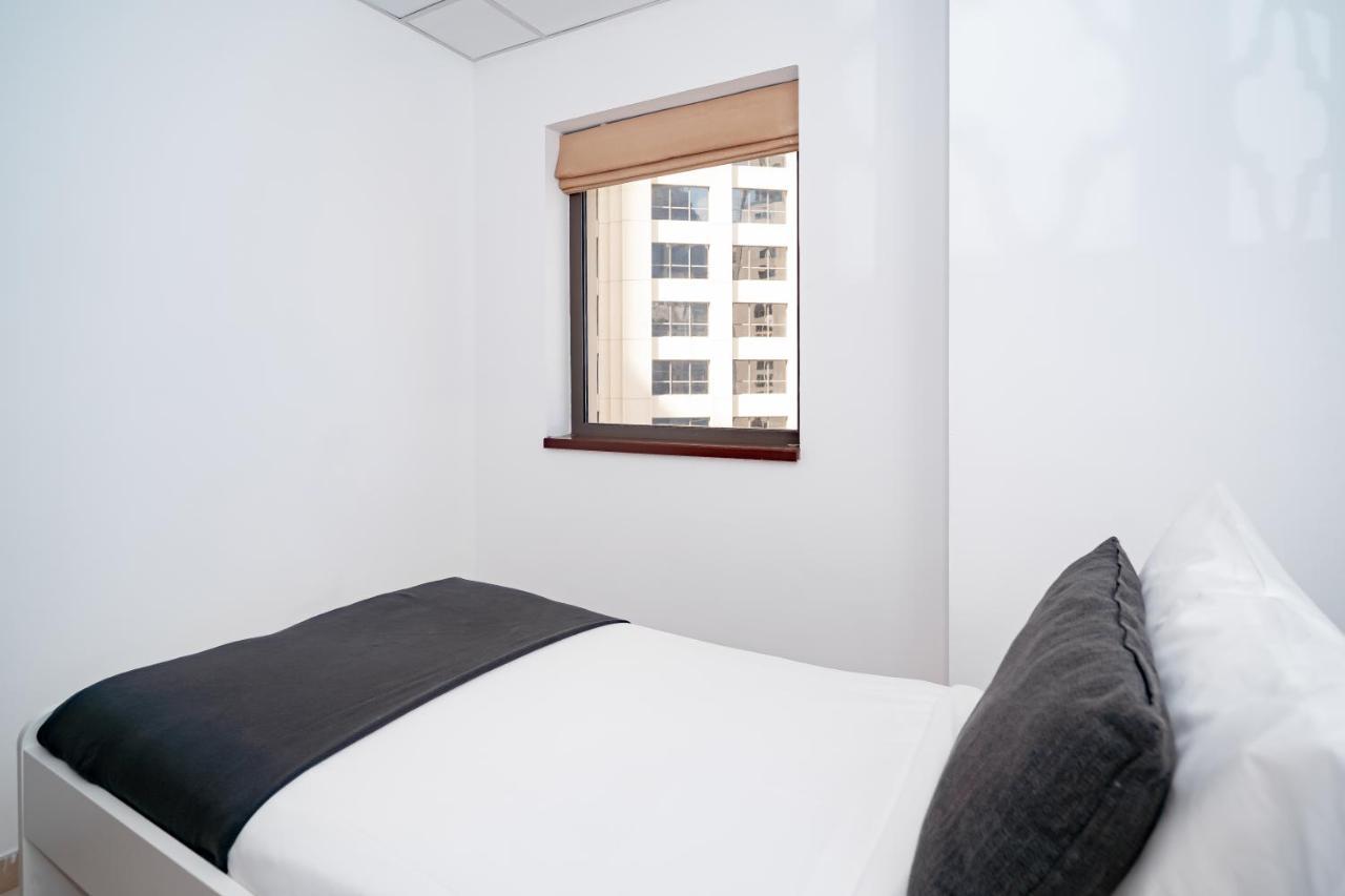 Higuests - Modern Apt In Jbr With Pool, Gym, And Kid's Area