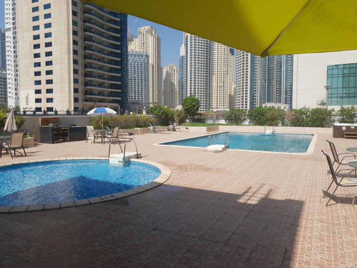 Apricus Holiday Homes - Beautiful 2 Bdrm Near Metro * Dubai