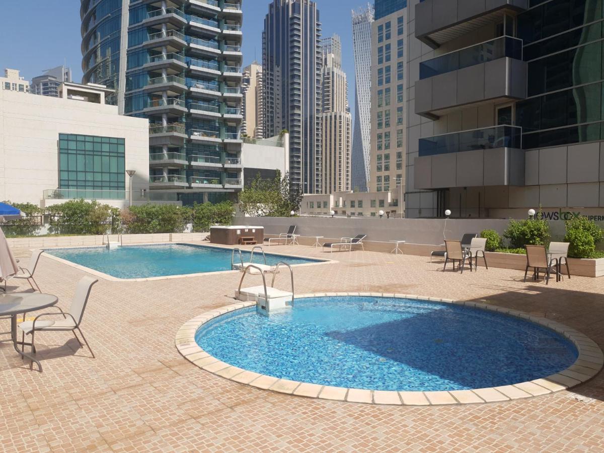 Apricus Holiday Homes - Beautiful 2 Bdrm Near Metro Dubai