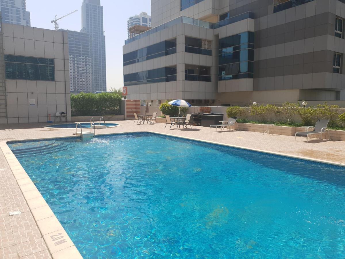 Apricus Holiday Homes - Beautiful 2 Bdrm Near Metro Dubai