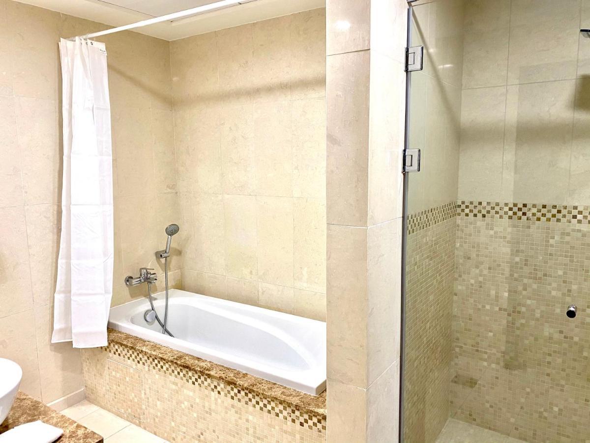Spacious 4 Bd With Amazing Sea View *