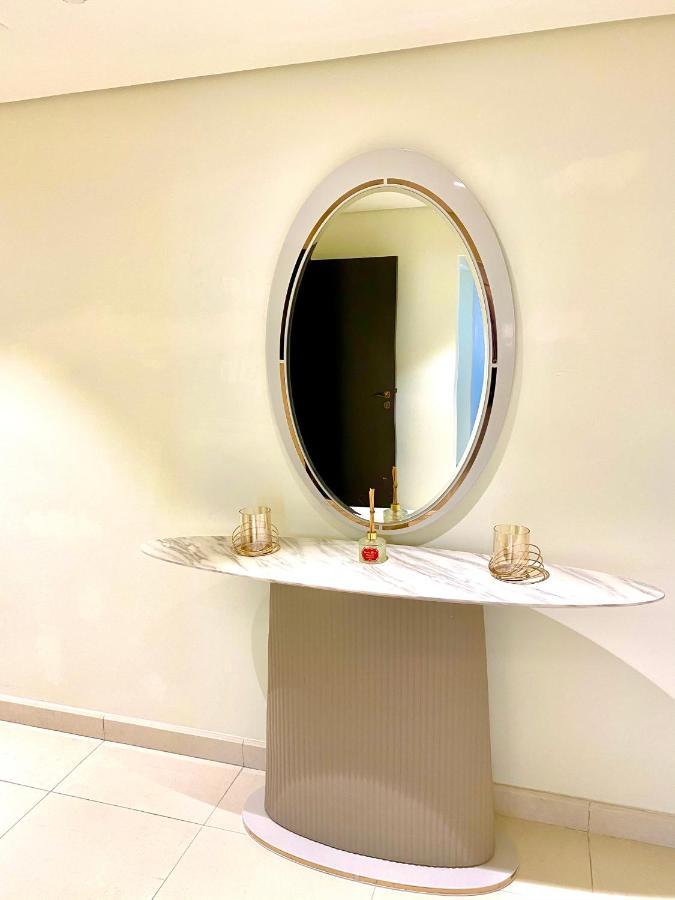 Spacious 4 Bd With Amazing Sea View Apartment *