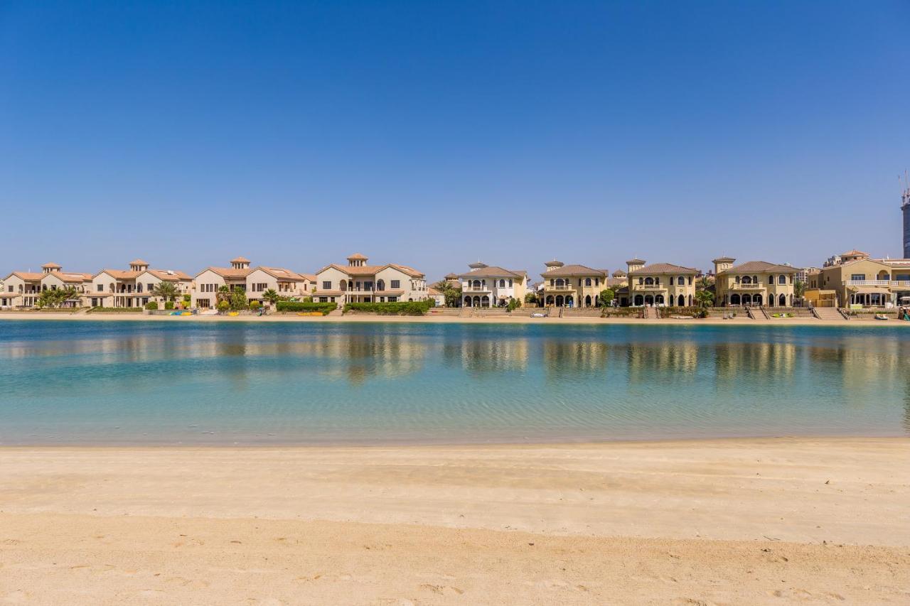 Chic 4br With Assistant And Private Pool On Palm Jumeirah By Deluxe Homes Dubái