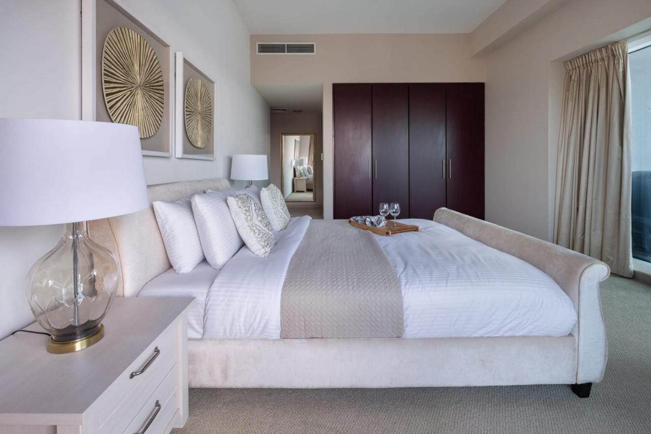 Frank Porter - Emirates Crown Tower Apartamento